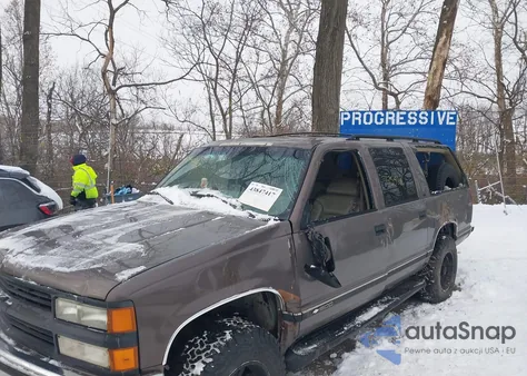 1997 Chevrolet Suburban 1500 z USA, uszkodzony, nr VIN 3GNFK16R5VG193532